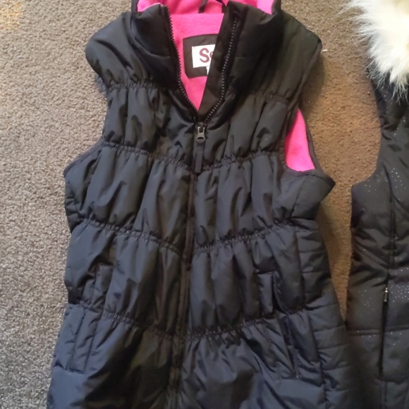 Two vests - Picture 2 of 5